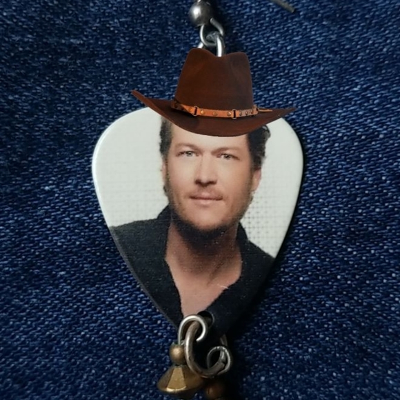 SOLD Blake Shelton guitar pick shaped earrings - Picture 4 of 4